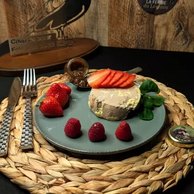 Notre foie gras cuit en bocal et ses fruits rouge | LA FERME du Lévézou