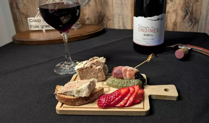 Pâté de cochon sur une planche apéritive